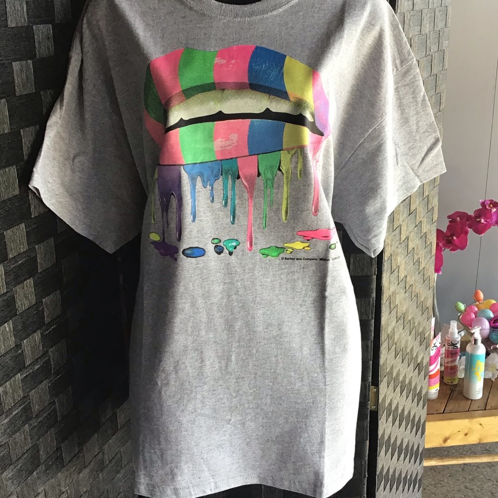 Rainbow Lips Graphic Tee in Grey - Picture 5 of 8